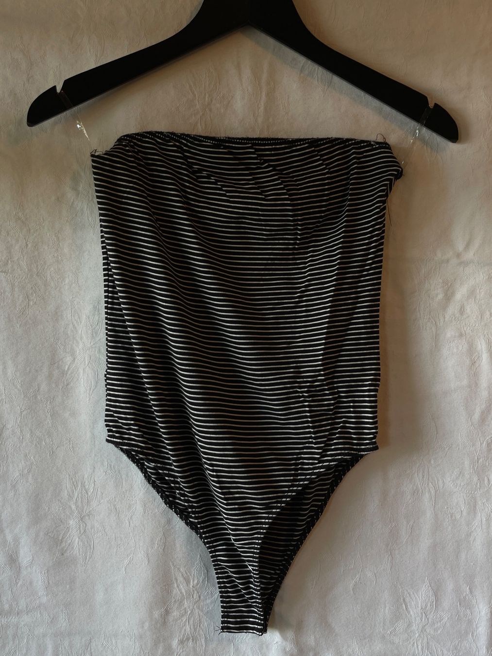Top: Gestreifter Bodysuit, Gr. L – Nuovo e nell'imballaggio originale da Rapperswil SG venduto da Letas_closet 1