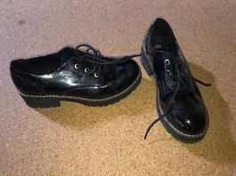 Derbies vernies