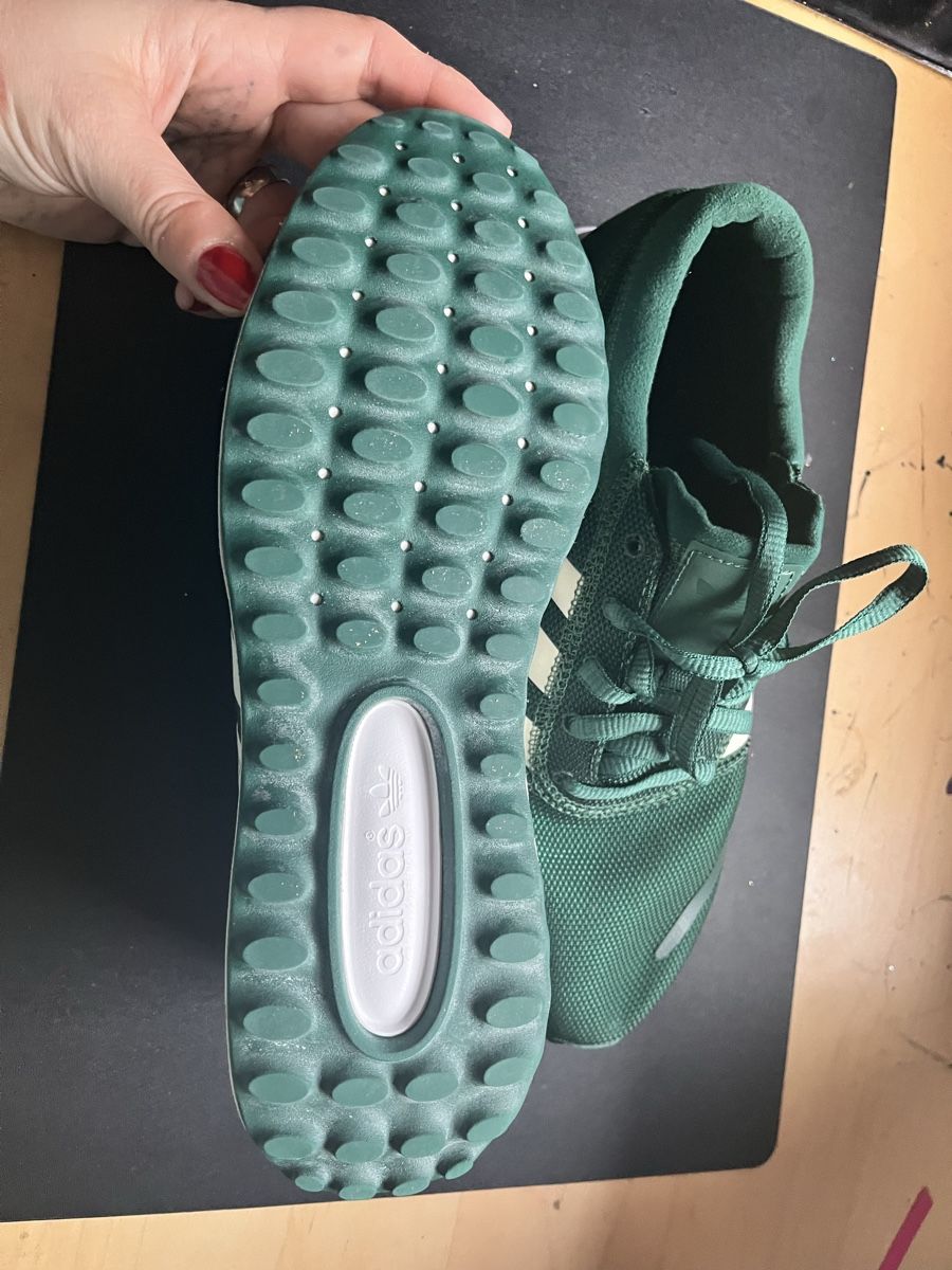 Adidas Scarpe da uomo: Adidas Turnschuhe Grösse 41 – Usato da Hochdorf venduto da Forestgreen 2