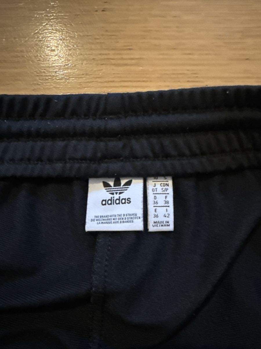 Adidas Hosen: Adidas Trainerhose S – Gebraucht aus Rheinfelden von mas_5c27 2