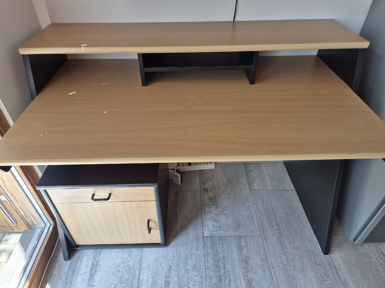 Bureaux: Schreibtisch – D'occasion à Oberhofen Thun'see par RainbowPerfect 1