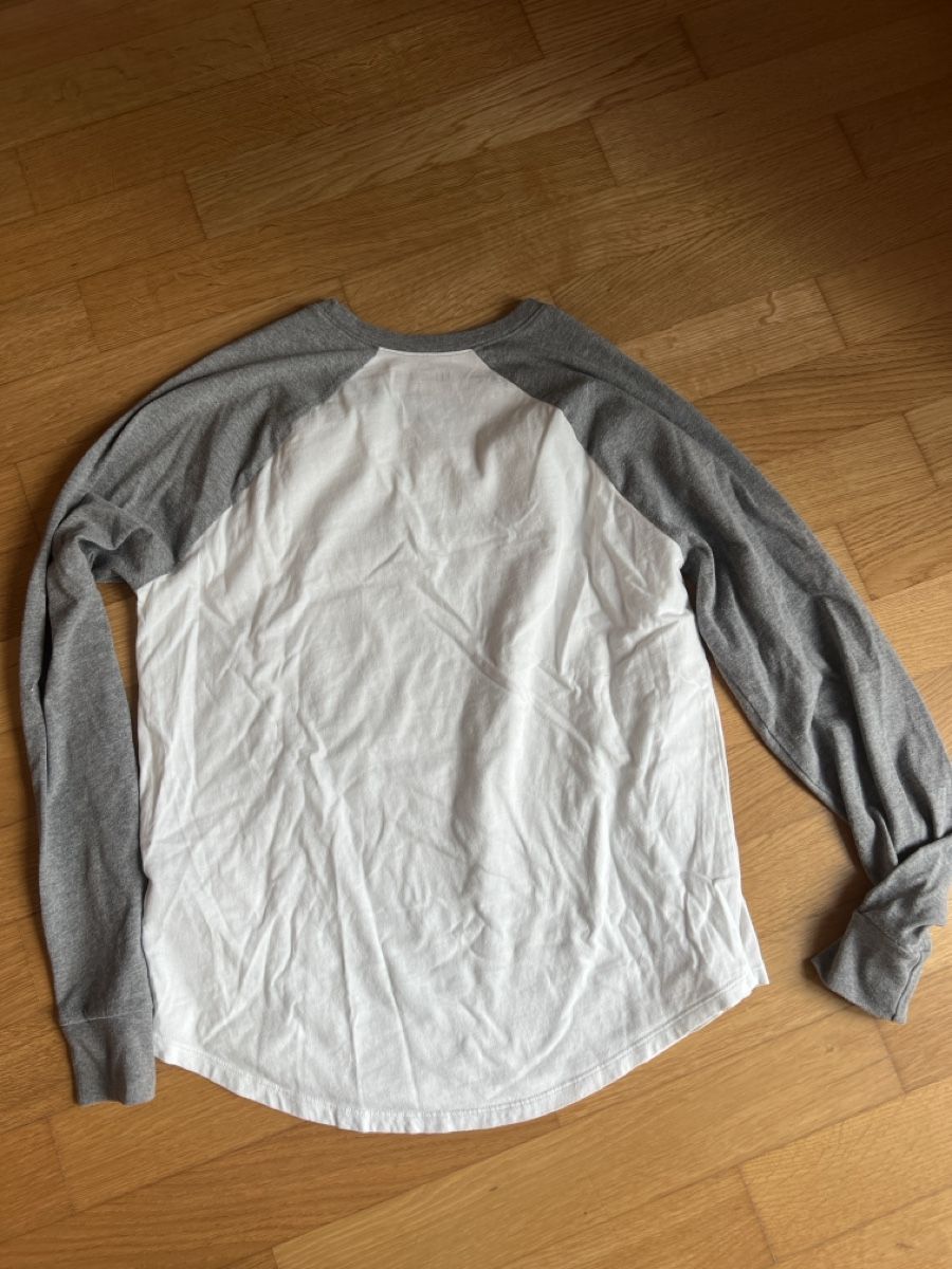 Hollister T-shirt: Hollister Shirt – Usato da Kriens venduto da fiona.law98 3