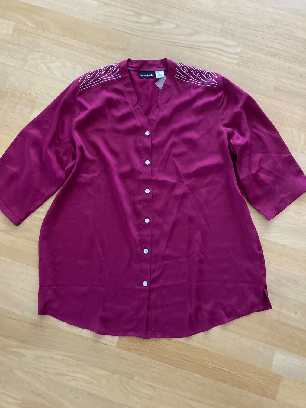 Camicette: kurze Bluse Gr. 50, neu – Nuovo (secondo la descrizione) da Frauenfeld venduto da manuburg