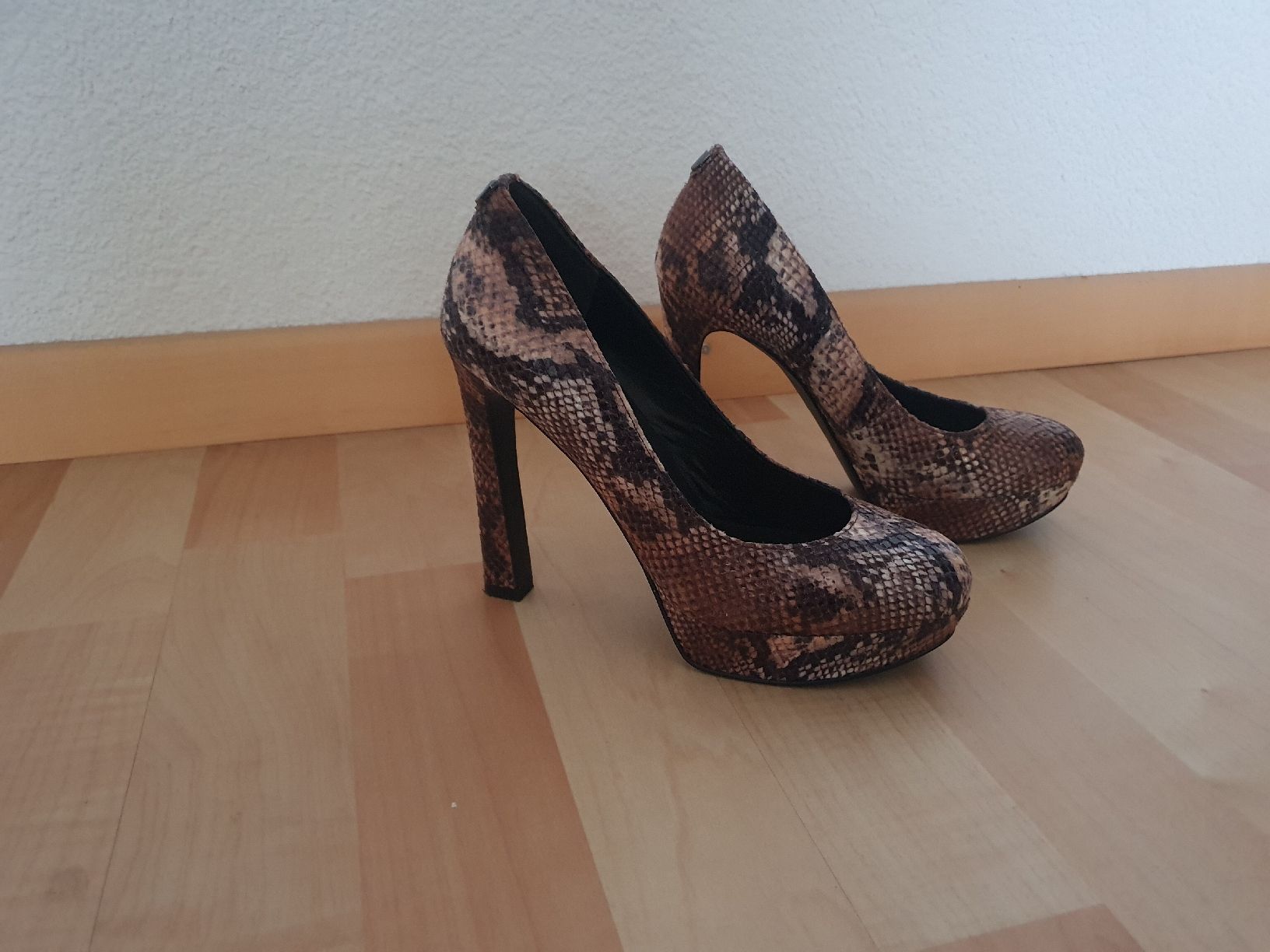 Guess Scarpe da donna: Guess Pumps – Nuovo (secondo la descrizione) da Zürich venduto da Sami78 1