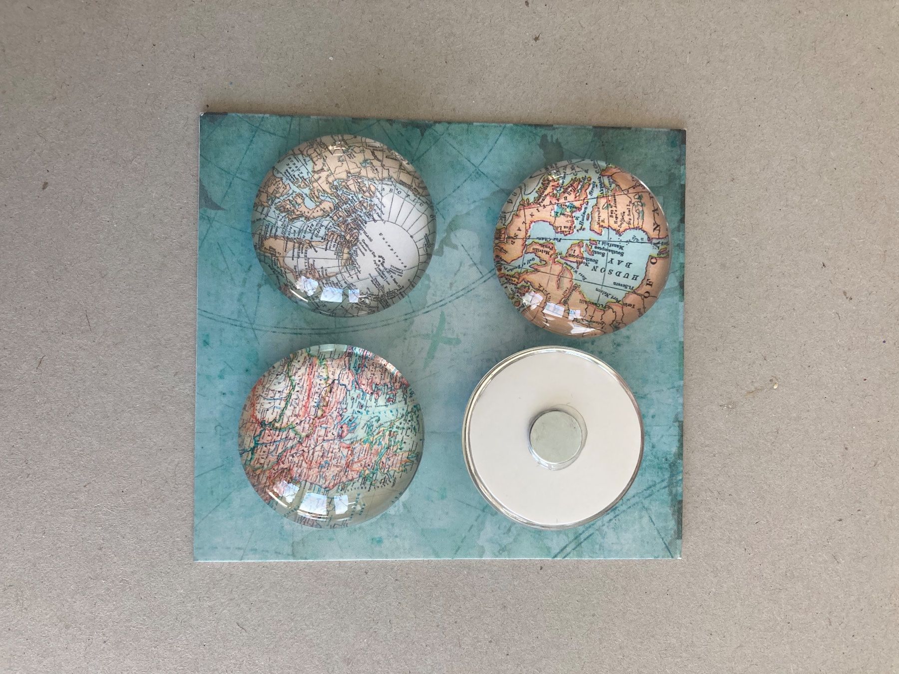 Magnets: 4 Globus Kühlschrankmagnete – D'occasion à Bern par yla_88nl