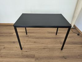 Schwarzer Esstisch 110x67 cm