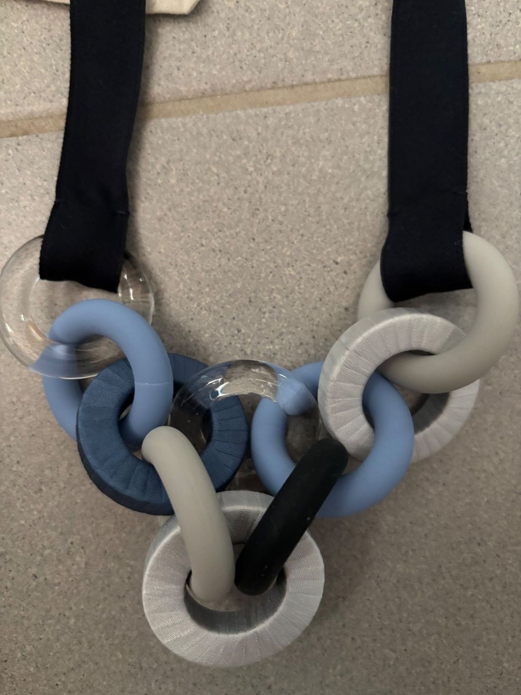 Cos Catenine: COS Kette mit Bändern, blau/grau – Nuovo (secondo la descrizione) da Wangen ZH venduto da Mahmood11 1