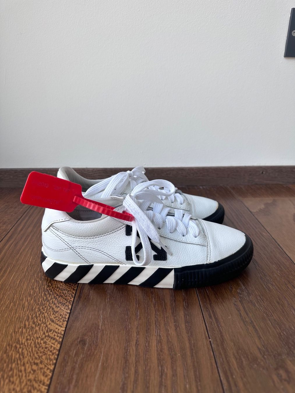 Off-White Scarpe da donna: Off White Sneakers (37) – Usato da Niederuzwil venduto da lara_123 1