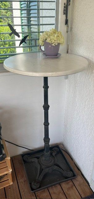 Tables: Stehtisch Marmoroptik Eisengussfuss guter Zustand – D'occasion à Mellingen par mei_m9lq