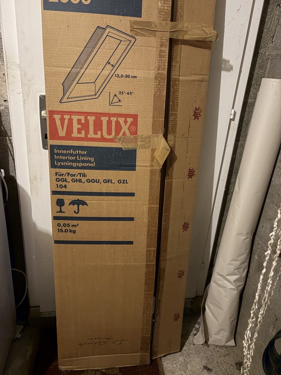 Fenêtres: Bâtiment Velux cadre intérieur  – D'occasion à Le Mouret par DSMF99