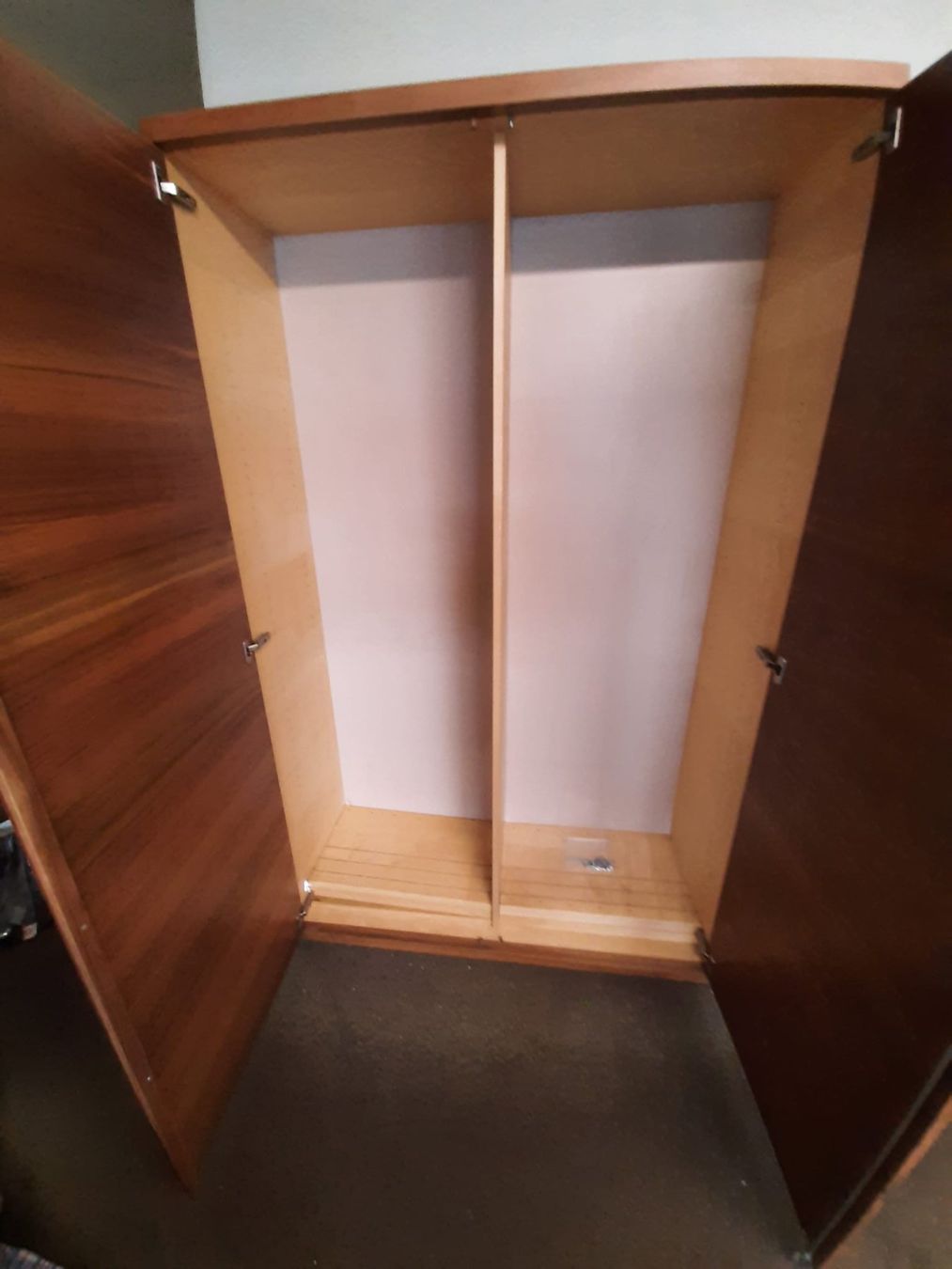 Armadi: Holzschrank – Usato da Zürich venduto da leo_6bbs 2