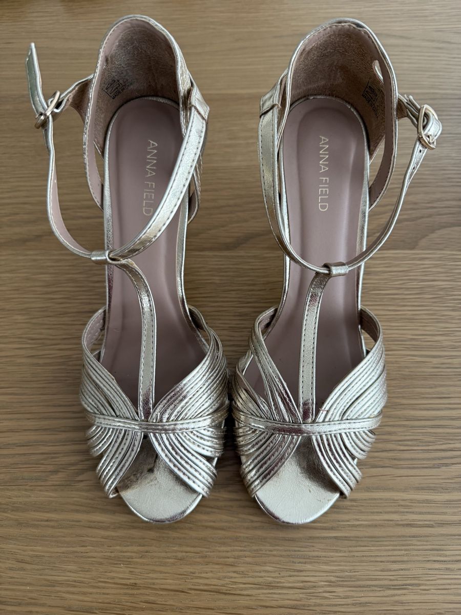Scarpe da donna: Schuhe Gr. 40 – Usato da Zürich venduto da tzi_w9qk