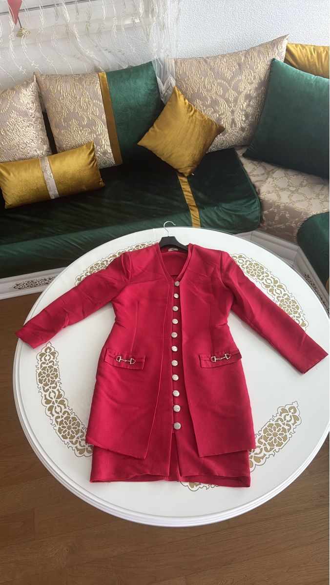 Vestiti: Roter Blazer mit silbernen Knöpfen Größe M/L – Usato da Selzach venduto da Twei1007