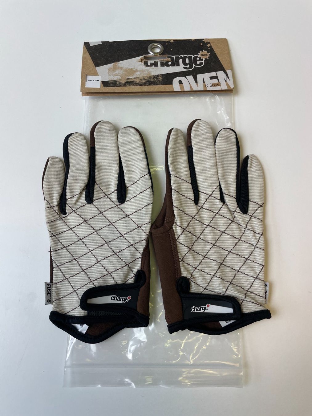Guanti & manicotti: NEU - Charge 'OVEN' Velo Handschuhe Grösse M – Nuovo e nell'imballaggio originale da Bern venduto da lolapennt 3