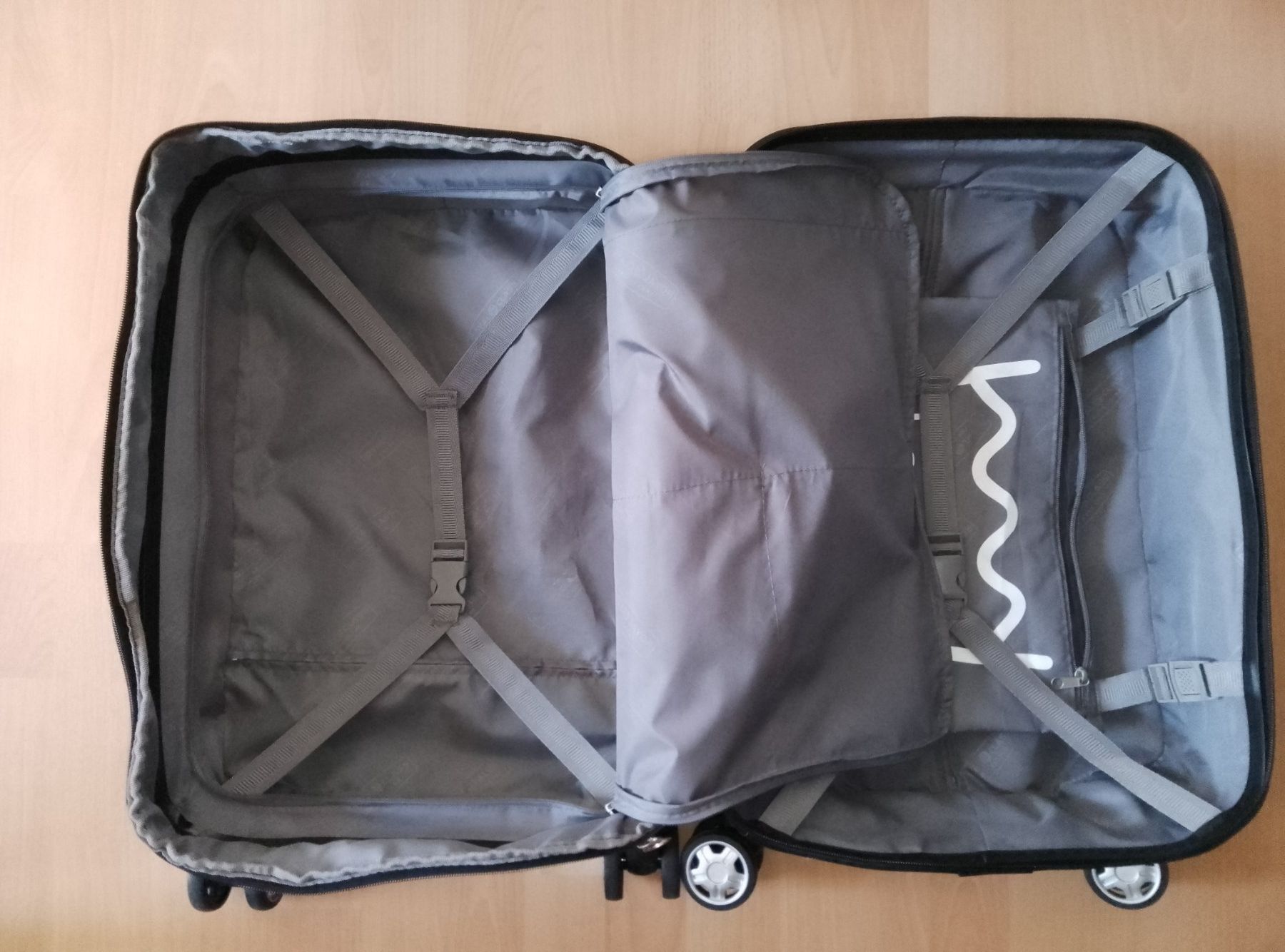 Valigie: Valise cabine à roulettes – Usato da Dombresson venduto da sev_bsb8 5