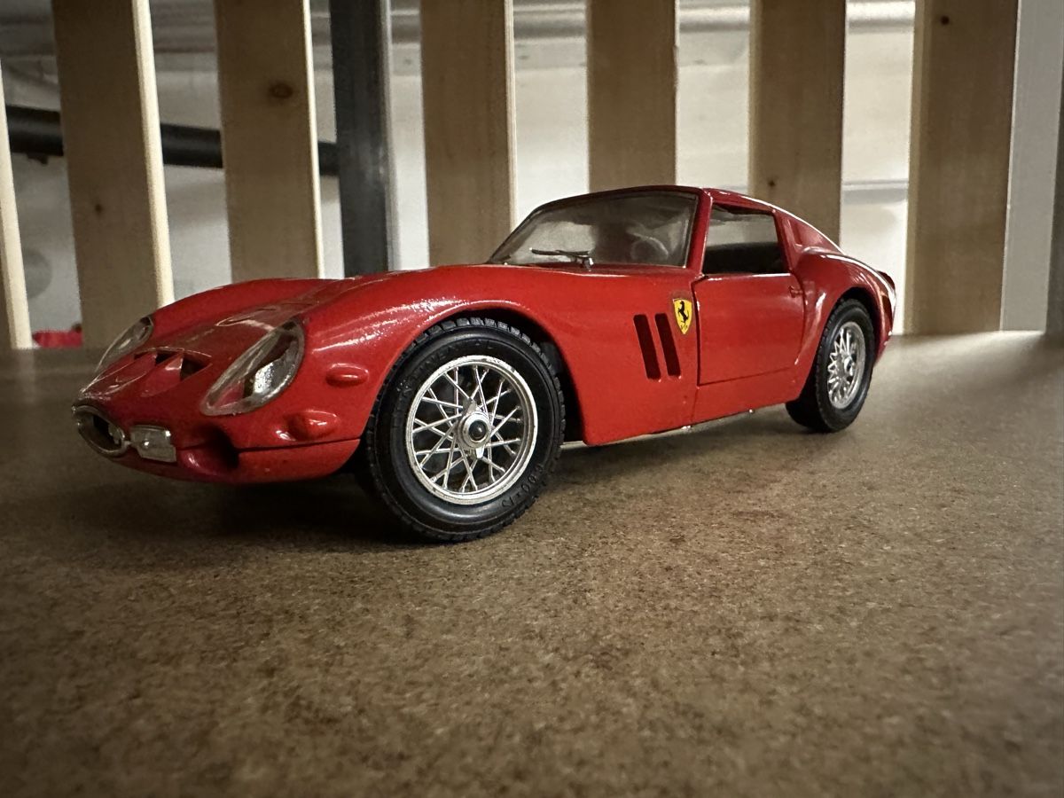 Bburago Modellautos: Ferrari 250 GTO Modellauto, rot – Gebraucht aus Zürich von ner_j6xn