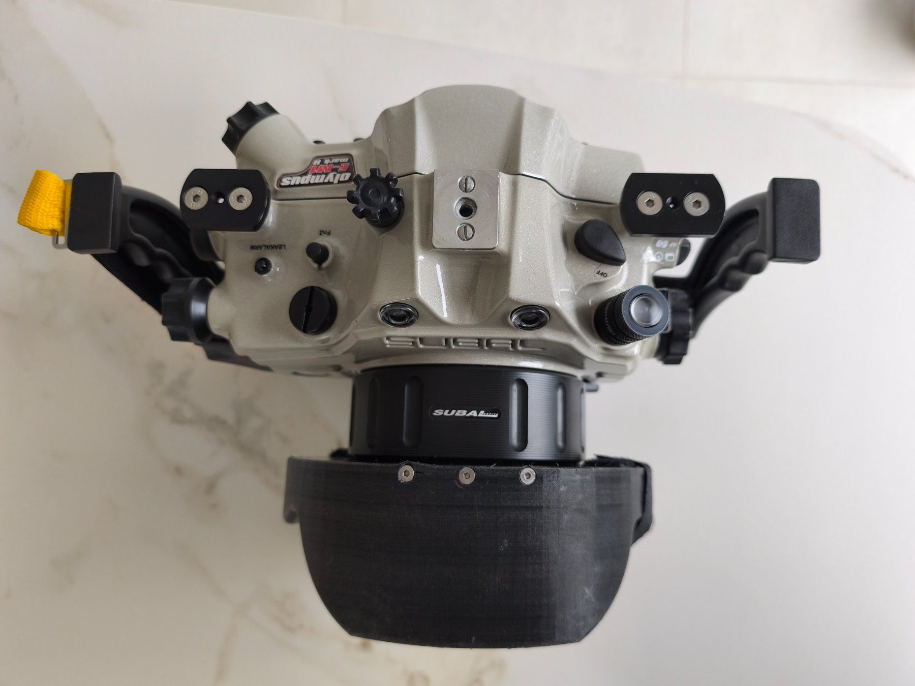 Olympus Lampade & Macchine fotografiche: Subal Olympus EM 1 MKII underwater housing – Usato da Hergiswil NW venduto da luc_b5pz 2