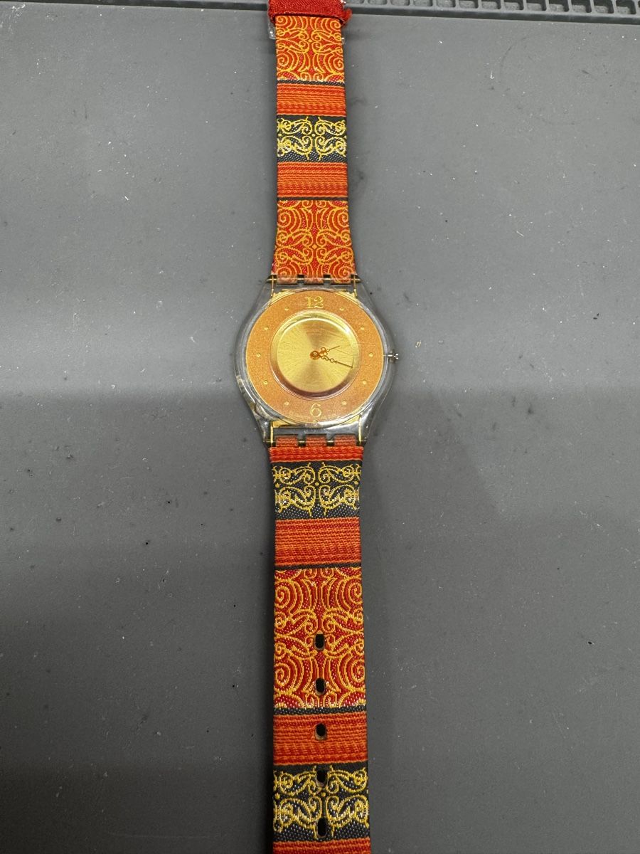 Swatch Uhren: Swatch Sweet Sarong SFK187 – Gebraucht aus Vevey von Eiden77
