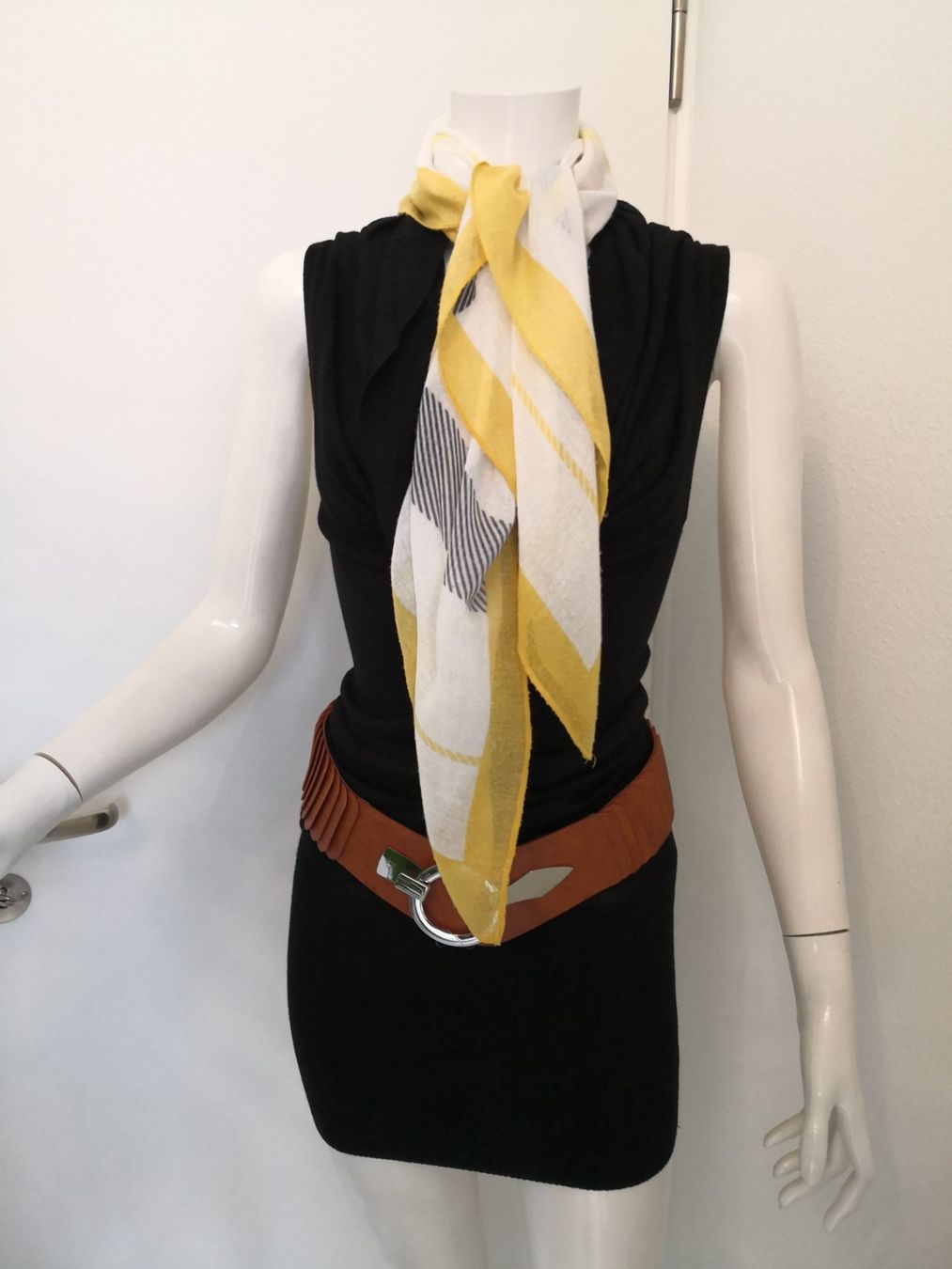 Opus Foulards, Tücher & Schals: 🤩OPUS SCHAL WEISS MIT MUSTER – Gebraucht aus Olten von Naja-Twins-Twins 4