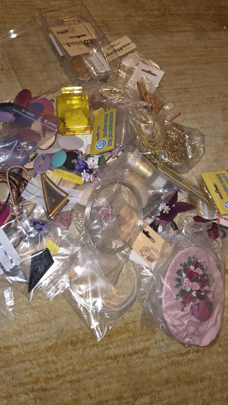 Kit bricolage: Bastelset Broschen Riesensammlung  – Nuovo (secondo la descrizione) da Kölliken venduto da MissesBossTop1 8