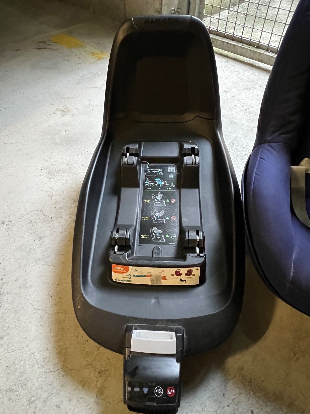 Maxi-Cosi Seggiolini per auto: Maxi Cosi 2way - Sitz inkl. Isofix-Base – Usato da Reichenburg venduto da Sternschnuppa 2