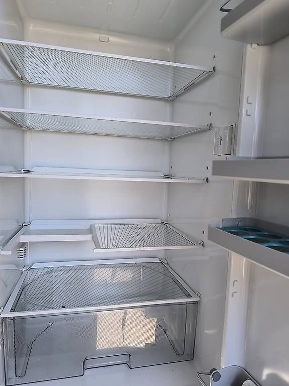 Frigoriferi: Kühlschrank mit Gefrierfacher – Usato da Walliswil-Nbipp venduto da australien2007 1