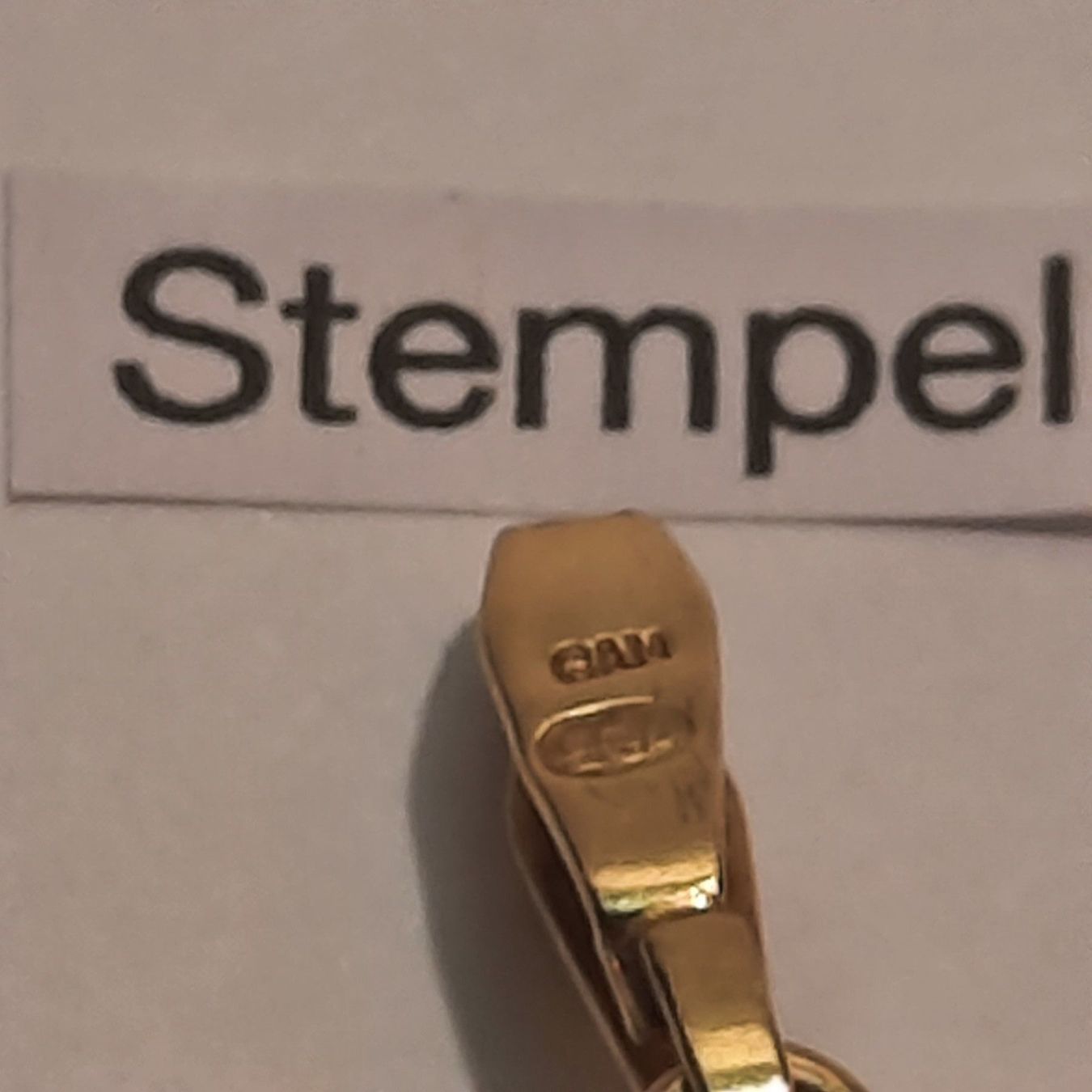 Ciondoli: Goldener Anhänger mit grossem Sativ – Usato da Unterägeri venduto da Altgoldschmuck 6