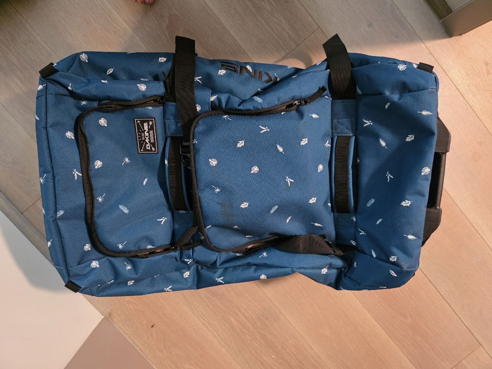 Dakine Valises de voyage: Dakine Rollkoffer und Rucksack – D'occasion à Rikon im Tösstal par Quimy68 1