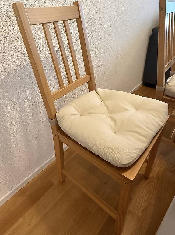 Tischgruppe: PINNTORP IKEA Tisch und 4 Stühle  – Gebraucht aus Bern von sam_8n2j 2