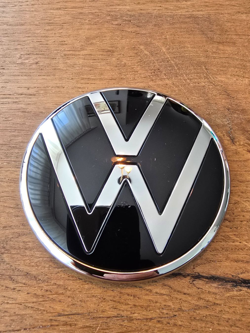 VW Tutti pezzi di ricambio auto: Neues VW Emblem – Nuovo (secondo la descrizione) da Hüntwangen venduto da Scarciglias-Antiques 6