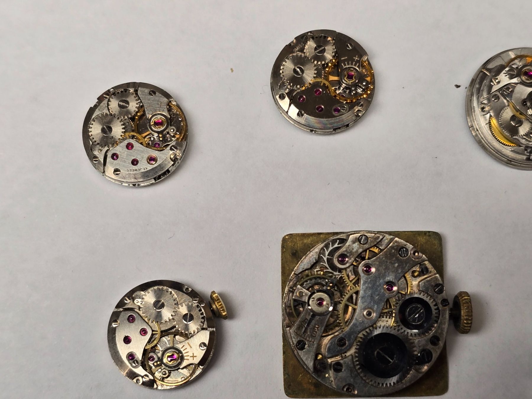 Orologi: Lot de 7 mouvements – Difettoso da Tramelan venduto da Nirdan 2