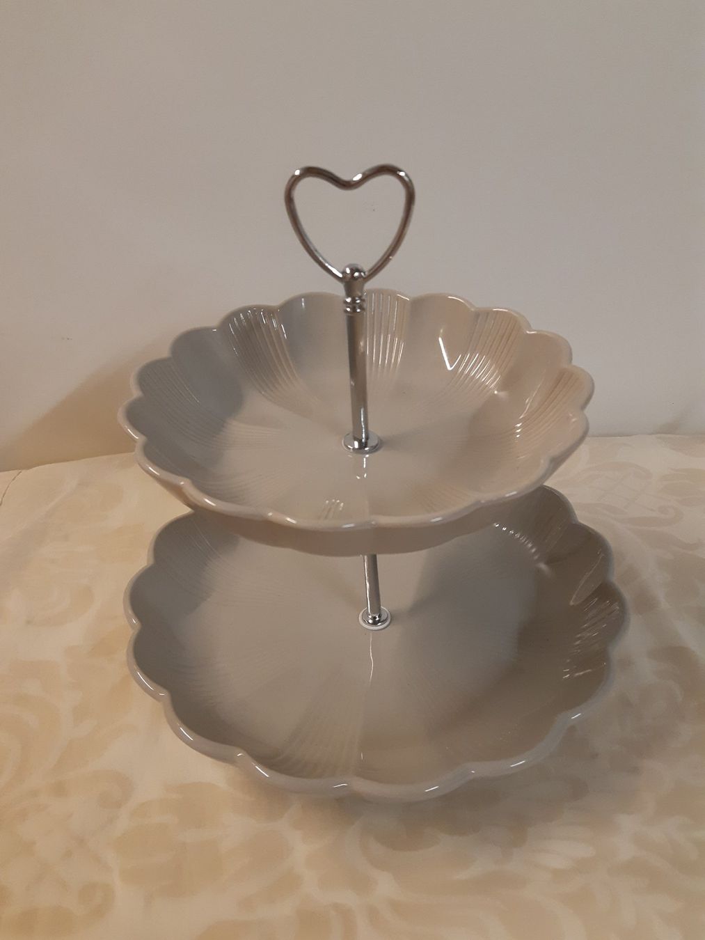Piatti di portata: verschiedene grosse Etagere – Usato da Studen SZ venduto da Handwerkstatt9698