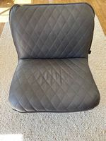 Chaise en cuir (4 disponible)