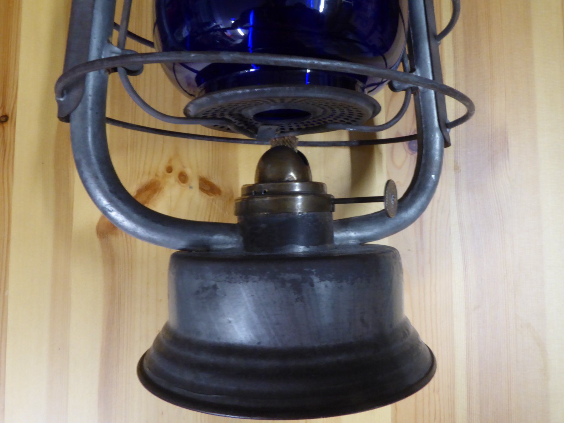 Lampade: Petrol Handlampe mit blauem Glas – Usato da Mühleberg venduto da Pumori 5