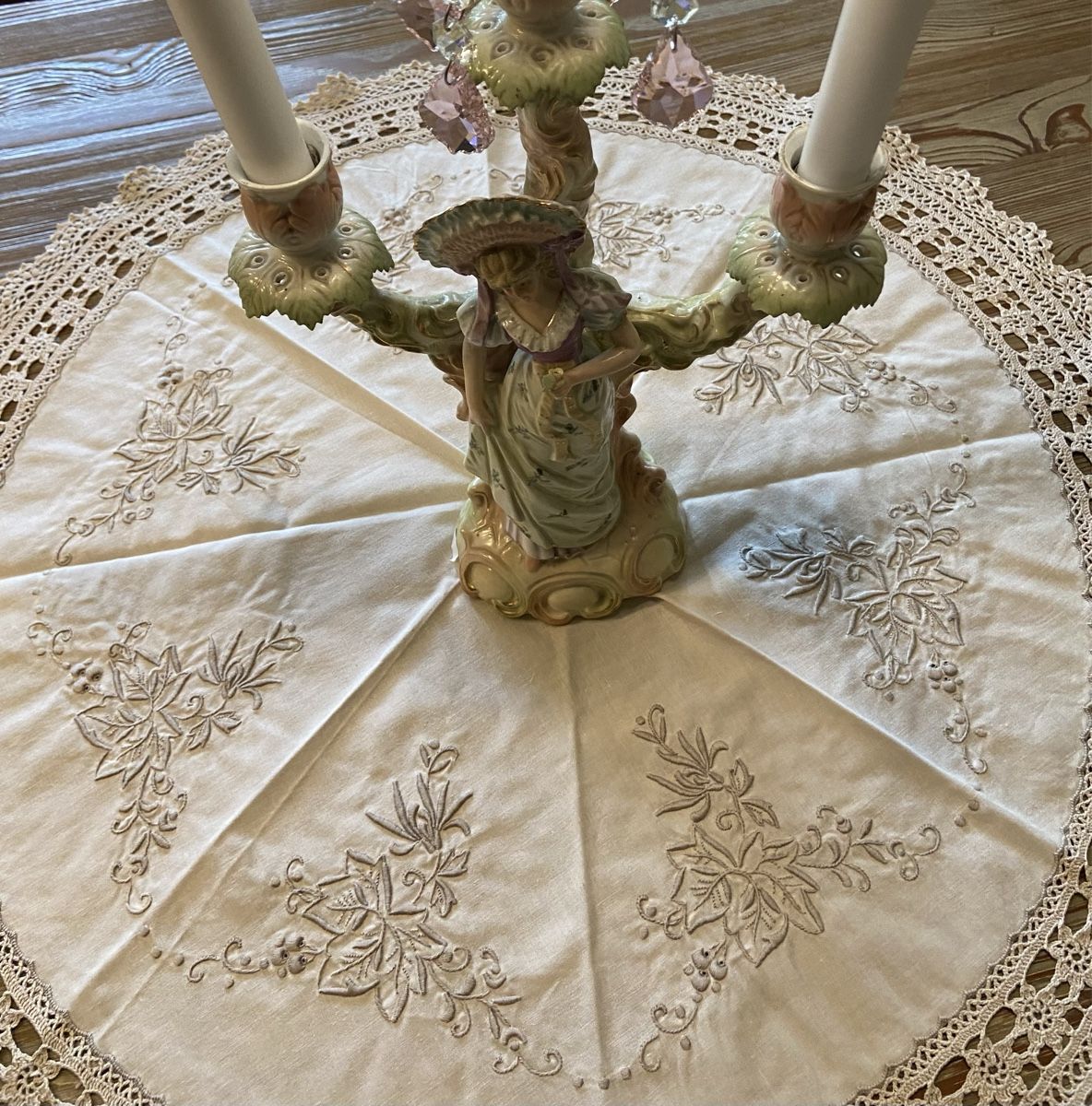 Autre linge de table: Spitzen Tischdecke – D'occasion à Düdingen par Reconflo