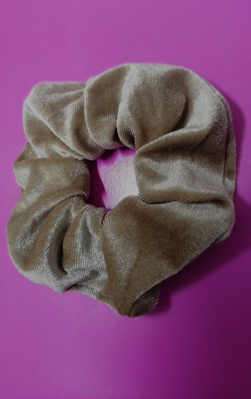 Accessori per capelli: Scrunchie /Haargummi – Nuovo (secondo la descrizione) da Grächen venduto da Hel7890