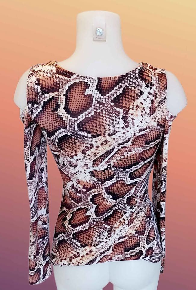 T-shirt: Langarmshirt  Schulterfrei – Nuovo e nell'imballaggio originale da Aarburg venduto da Hystoria 1