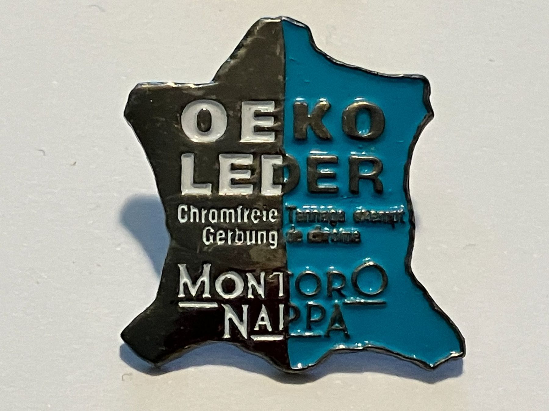 Placchette & Badge: 1 Pin  Oeko-Leder – Usato da Basel venduto da djwwpp