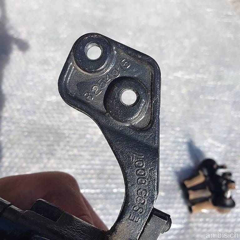 BMW Tutti pezzi di ricambio auto: Charnière de hayon coffre | BMW 3 E46 Touring break – Usato da Denges venduto da Ricautomotive 5