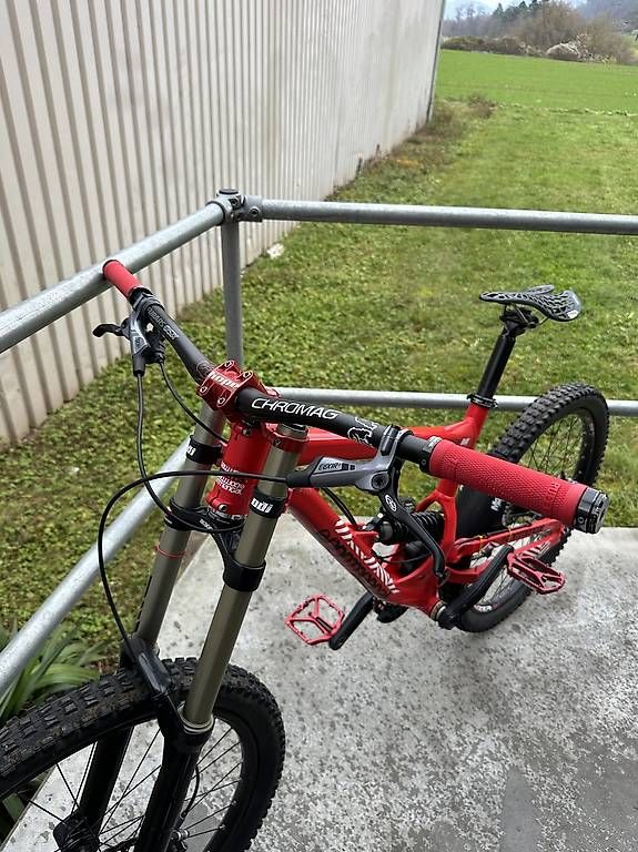 Commencal Biciclette: Commemcal SUPREME V2 Downhill Bike – Usato da Zeiningen venduto da luc_z8vd 1