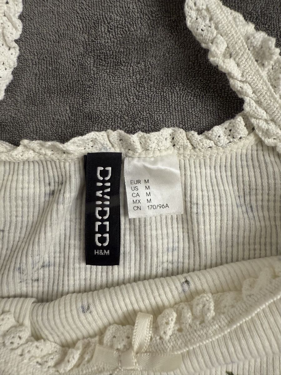 H&M Top: Top mit Blumen von H&M – Nuovo (secondo la descrizione) da Huttwil venduto da mandala123 2