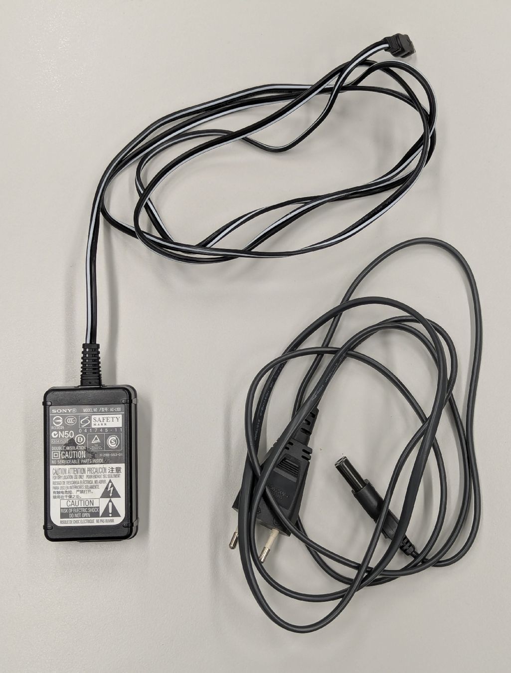 Sony Altri Accessori: Sony Netzteil AC-L100 – Usato da Zürich venduto da pointedarch