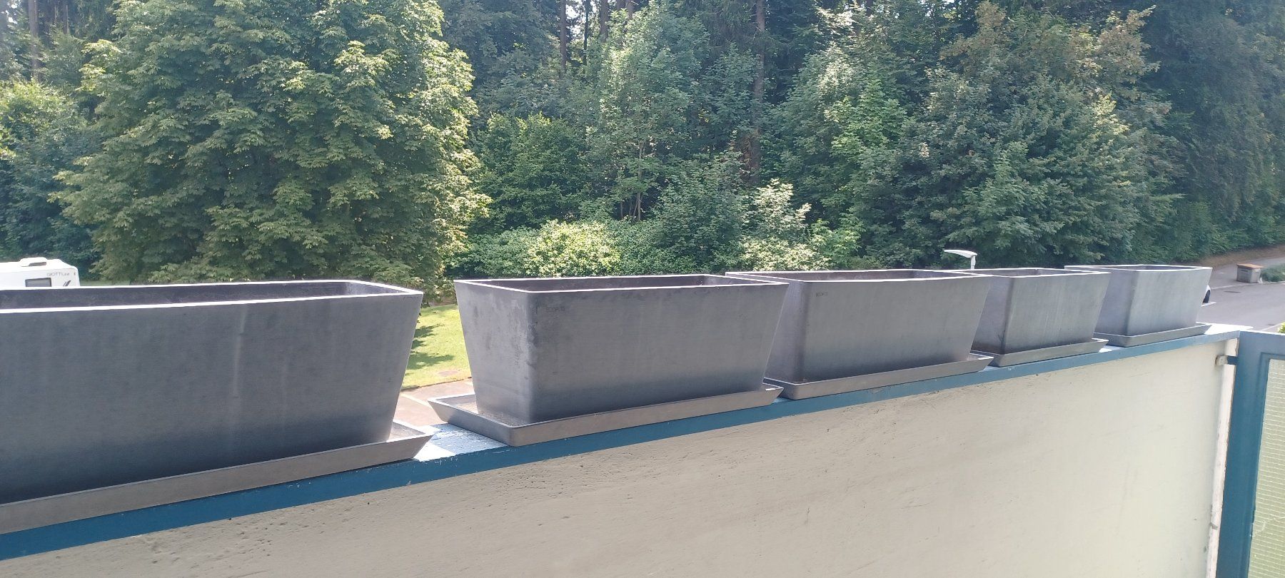 Vasi per fiori: 5 ECOPOTS Balkonkistchen mit Untersatz - extraleicht - grau – Usato da Zollikerberg venduto da Nicolino8 1