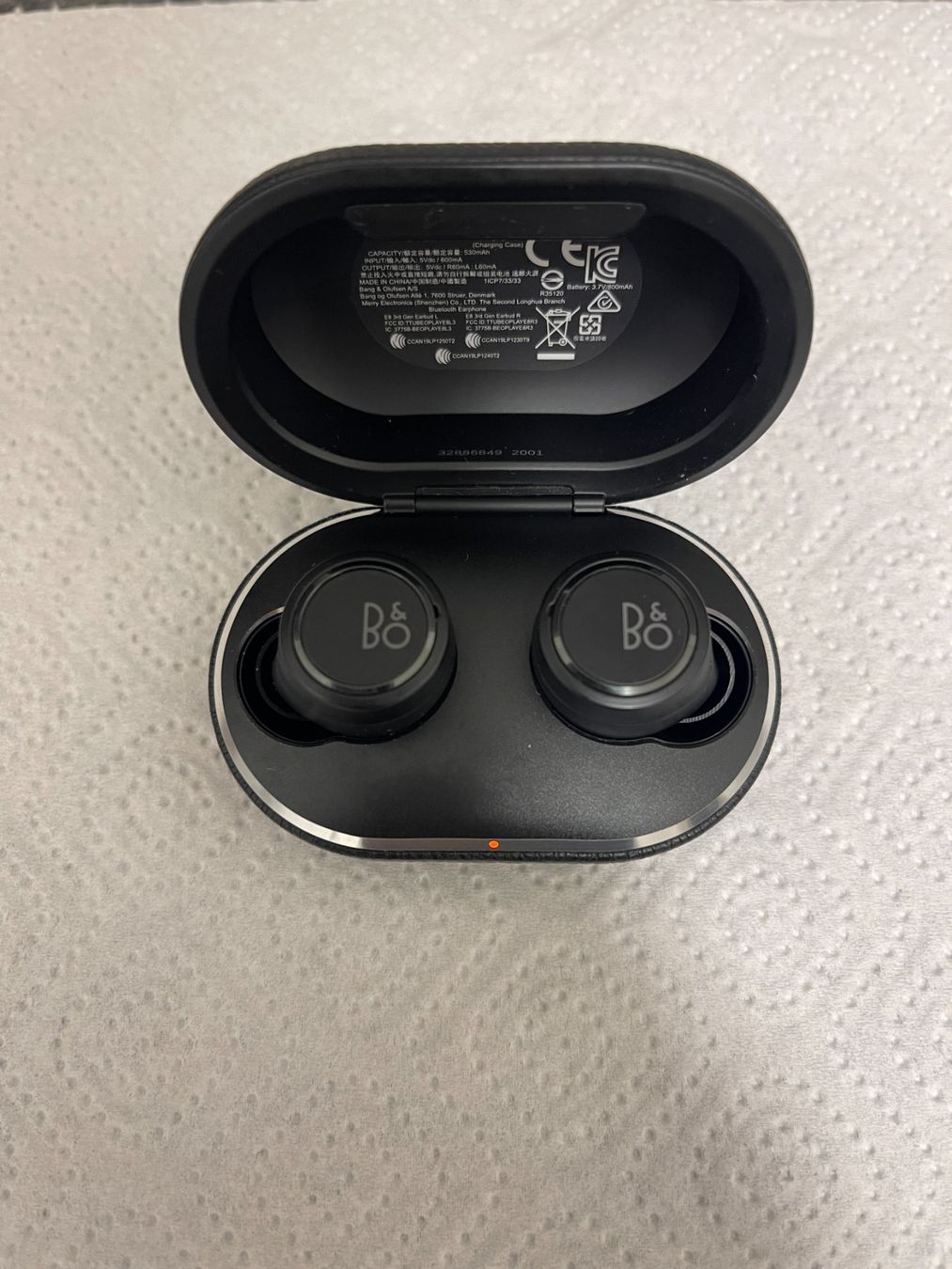 Bang & Olufsen Cuffie: Bang & Olufsen E8 3rd Generation In Ear ab CHF 1.-- – Usato da Rain venduto da Stouni180