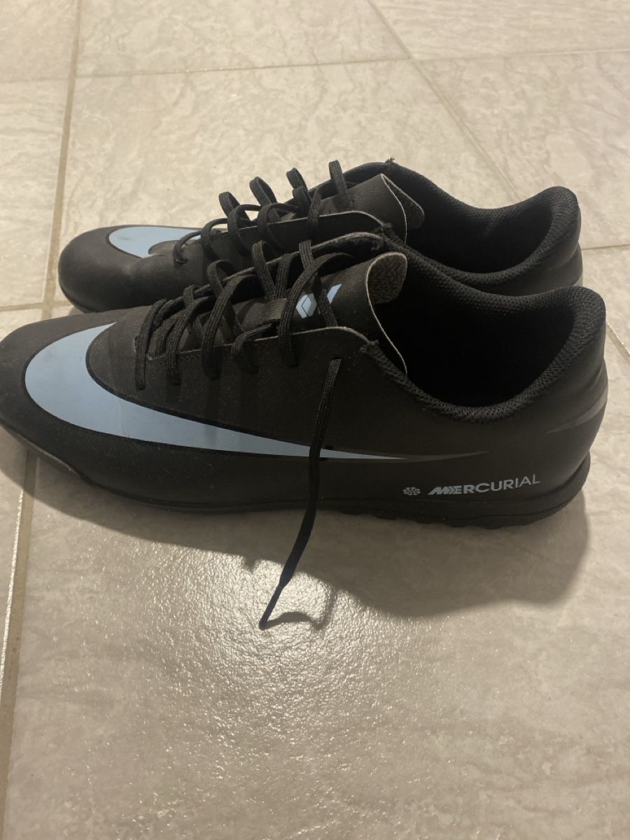Chaussures hommes: Fussballschuhe Gr. 45 – D'occasion à Wangen b. Olten par janfon 1