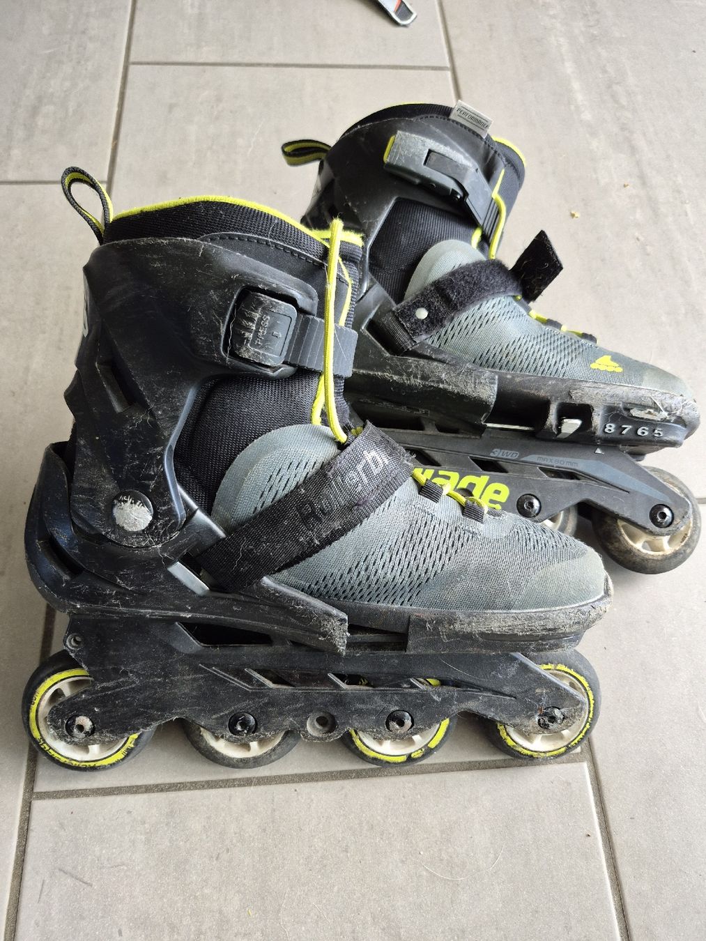 Pattini in linea & Pattini a rotelle: Rollerskates Kinder Gr. verstellbar 35.5 - 40.5 – Usato da Utzenstorf venduto da Nad98