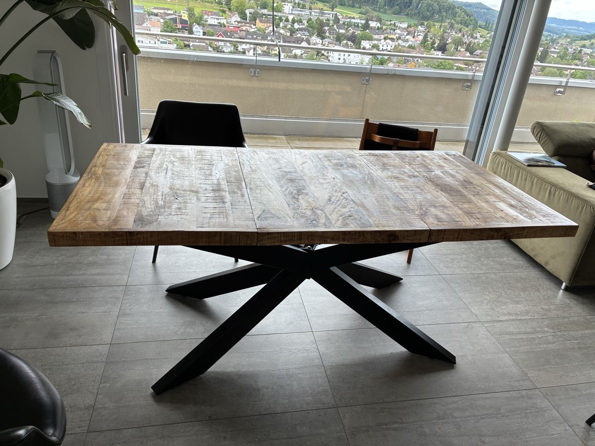 Tavoli: Esstisch, Mangoholz – Usato da Gelterkinden venduto da Kikierenda 1