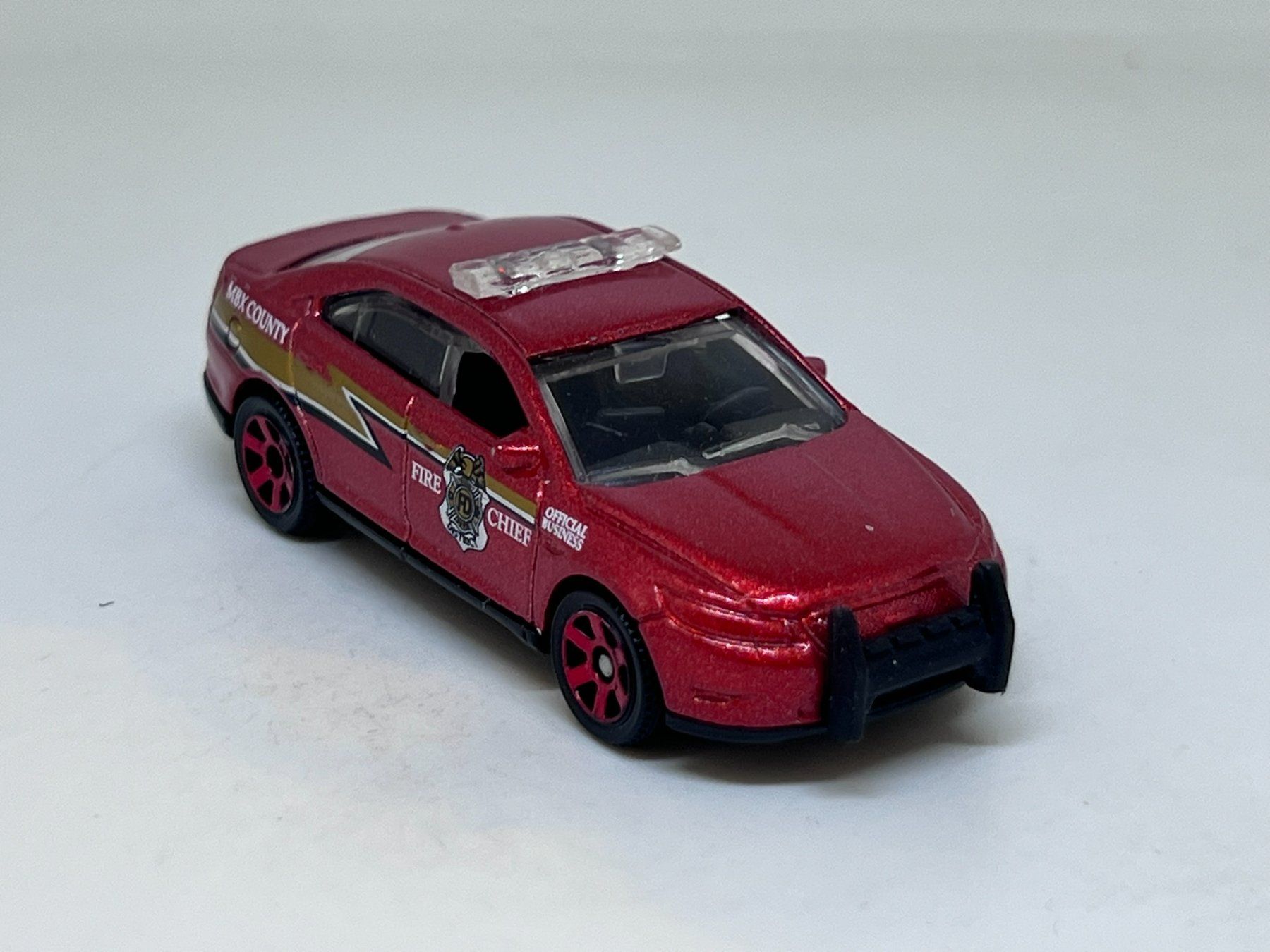 Matchbox Modellini d'auto: Matchbox Ford Police Interceptor #725 – Usato da Wildegg venduto da LaaBoutique