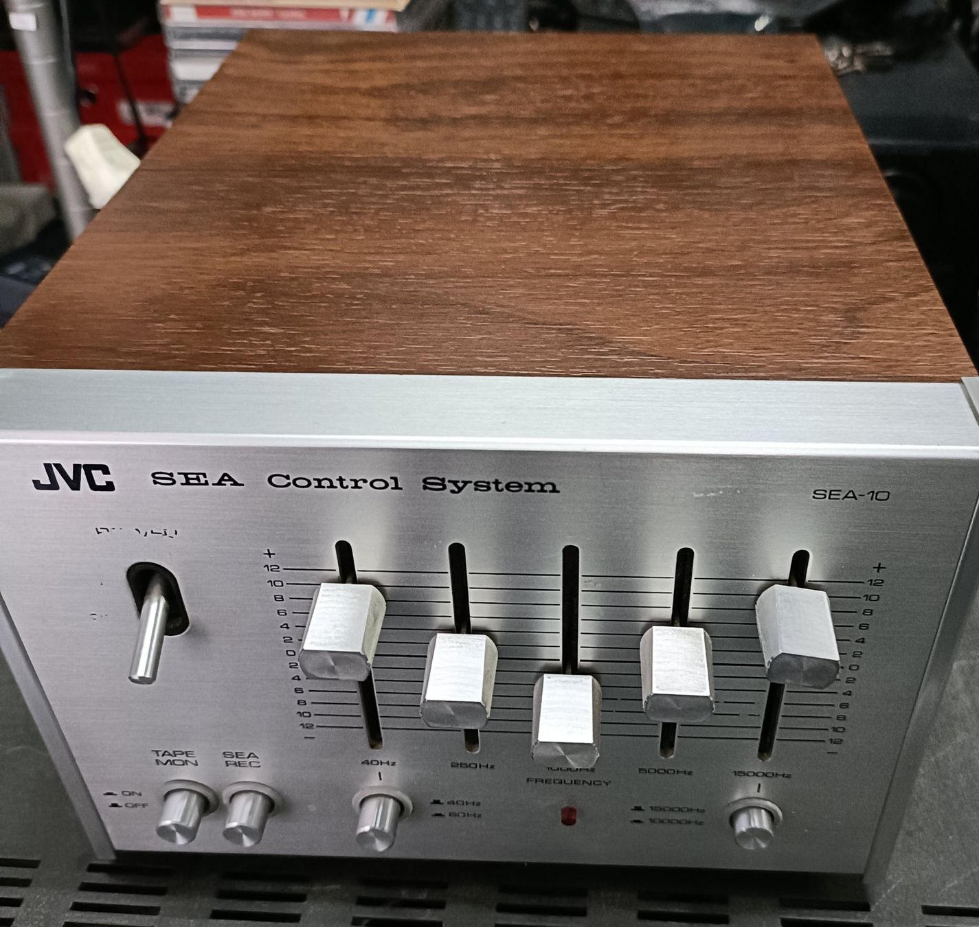 JVC Equalizzatori: JVC SEA-10 EQUALIZER – Usato da Ittigen venduto da Norrelia