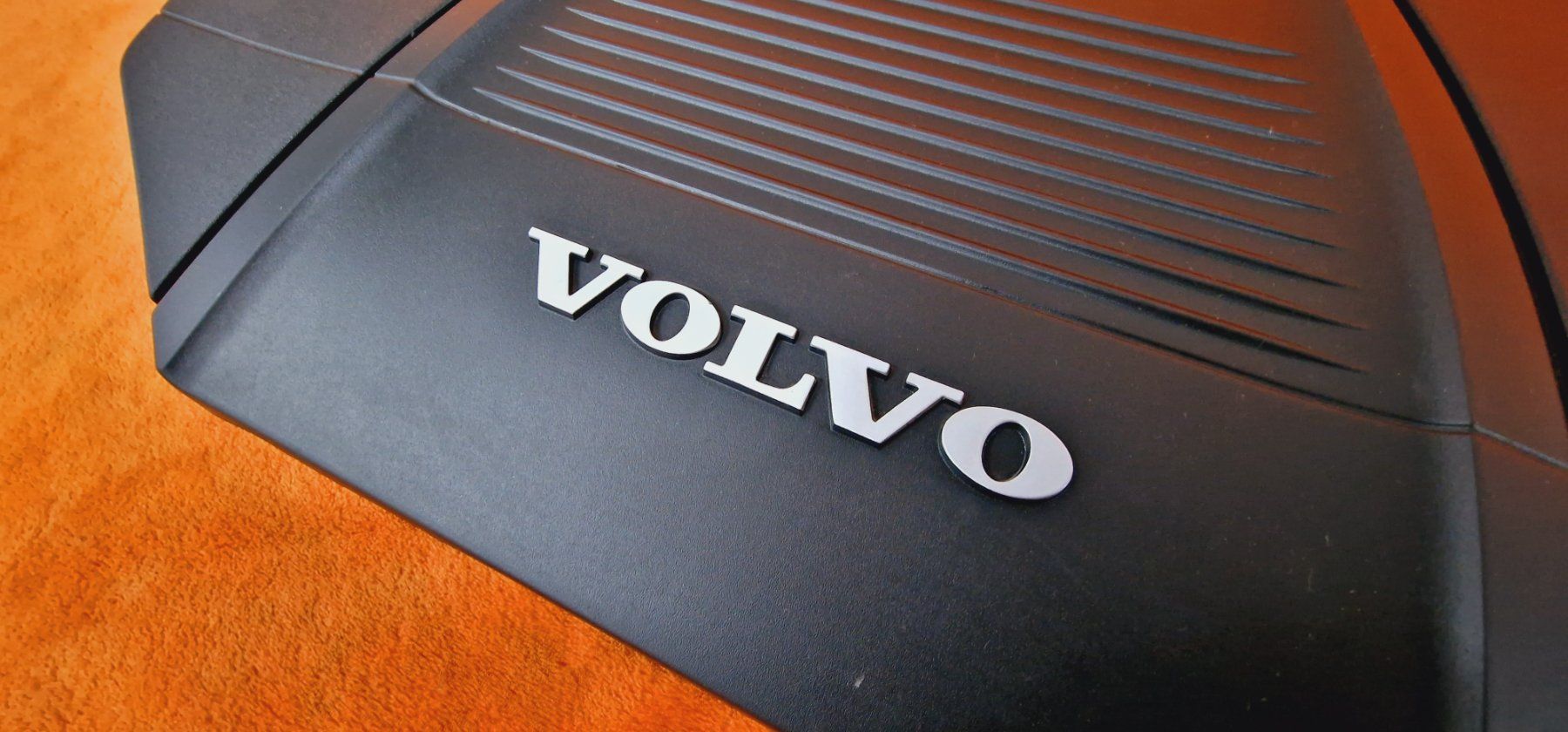 Volvo Tutti pezzi di ricambio auto: Motorabdeckung Volvo – Nuovo (secondo la descrizione) da Gwatt (Thun) venduto da Bilsport 1